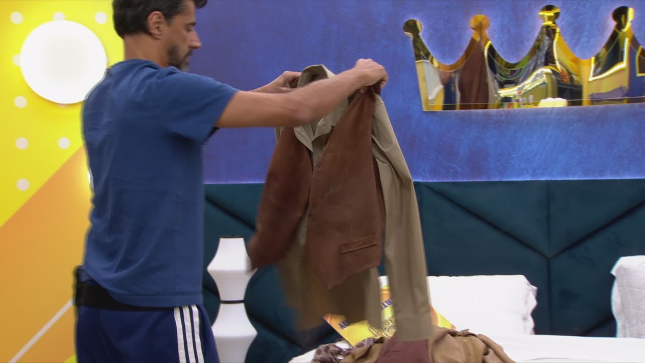 Alberto Cowboy recebe figurino para mais uma Festa do Líder no BBB 26: 'A estrela do xerife'