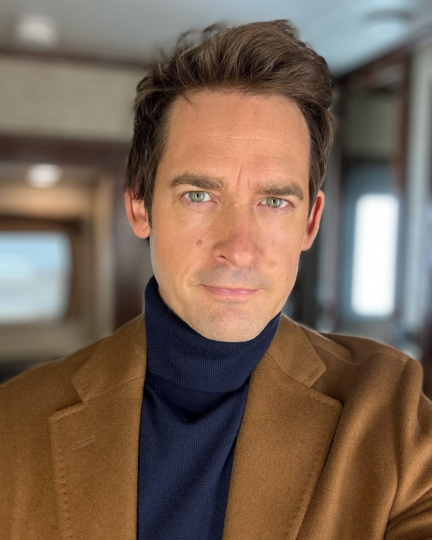 De bailarino a galã de filmes natalinos: conheça Will Kemp, destaque na série El Turco