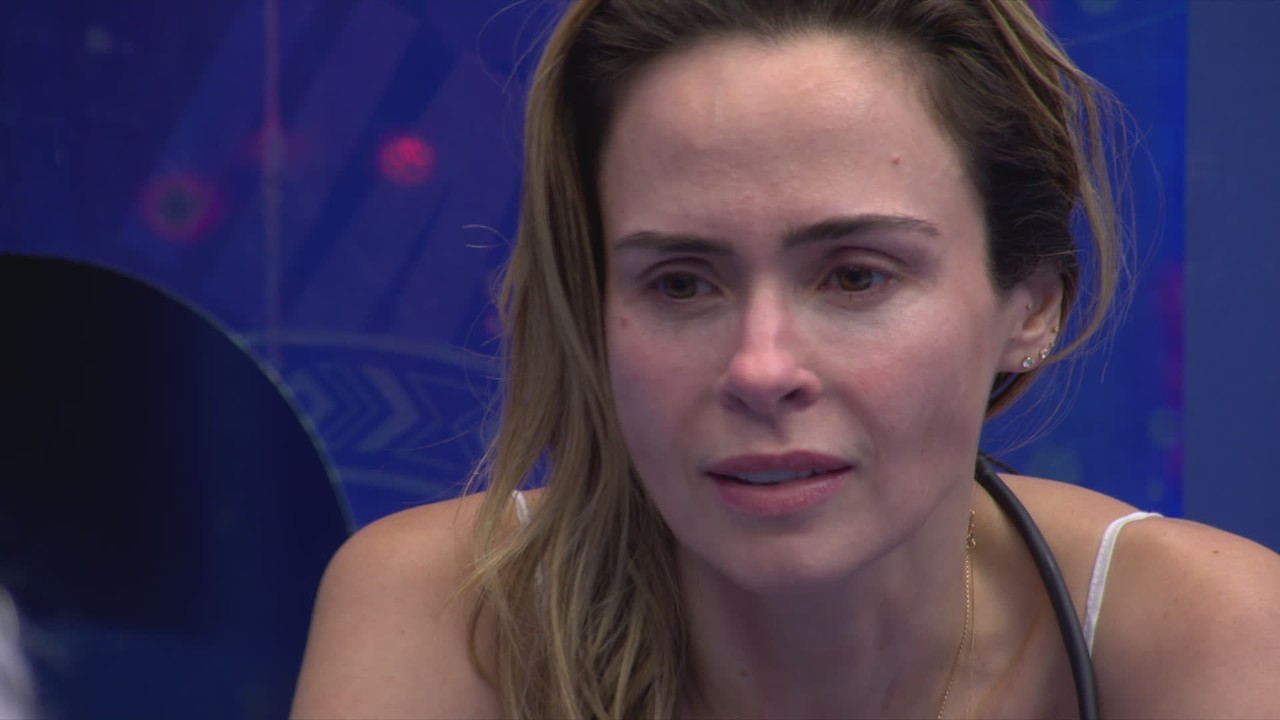 Ana Paula Renault chora e revela a Juliano Floss: 'Meu pai morreu'