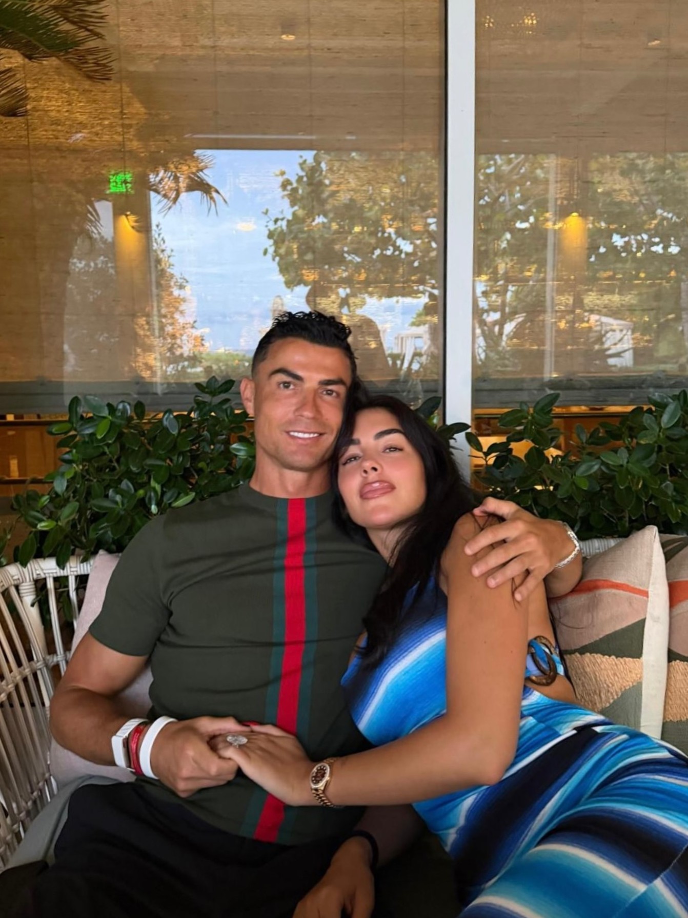 Georgina Rodríguez reencontra Cristiano Ronaldo após acompanhar jogo de Portugal de casa