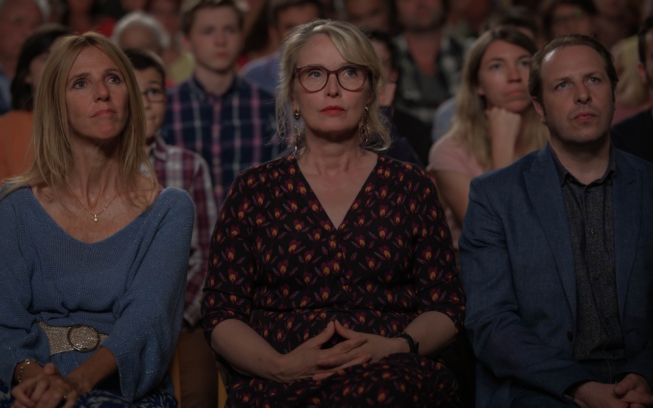 Julie Delpy diz como usa humor para tratar de temas como imigração e intolerância no longa 'Vizinhos Bárbaros'