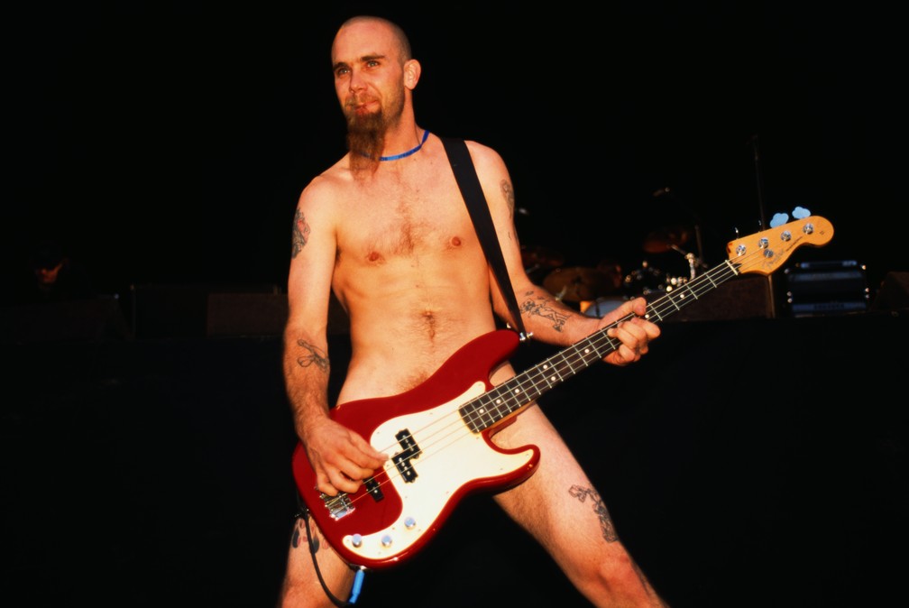 Nick Oliveri, baixista do Queens of the Stone Age, se apresentou nu no show do Rock in Rio 2001; ele acabou preso por 'ato obsceno' — Foto: Getty Images