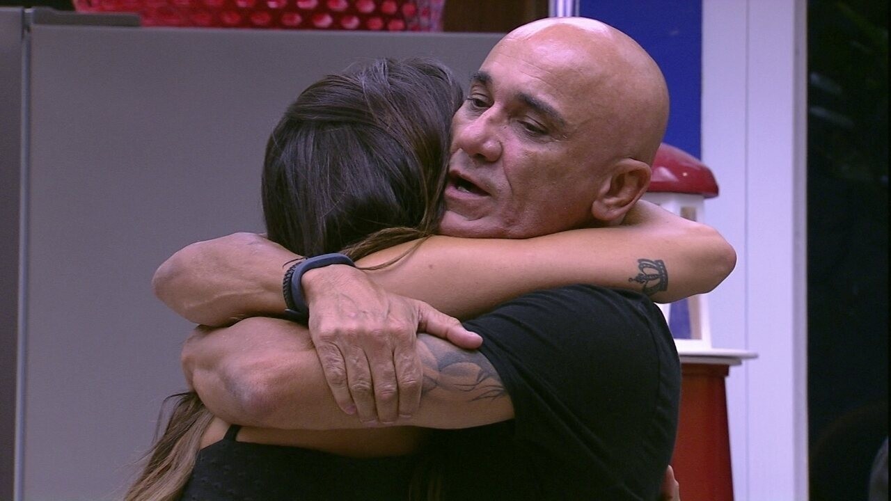 Paula abraça Ayrton: 'Boa sorte para nós' | Gshow