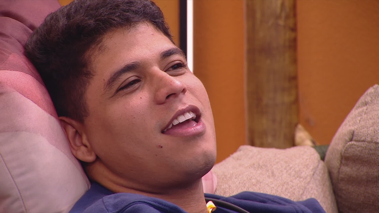 Guilherme relembra memes do Gil do Vigor, e sister pergunta: 'O que é basculho?'