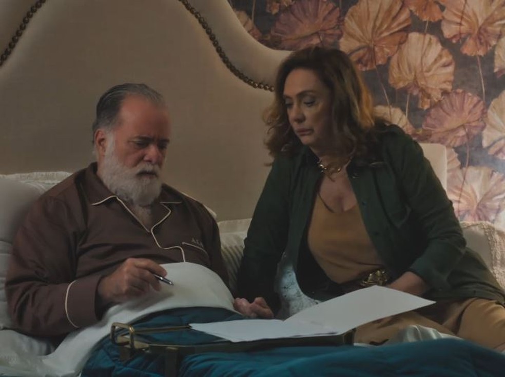 Terra e Paixão: Agatha rouba fortuna de Antônio e revela motivo de vingança — Foto: Globo