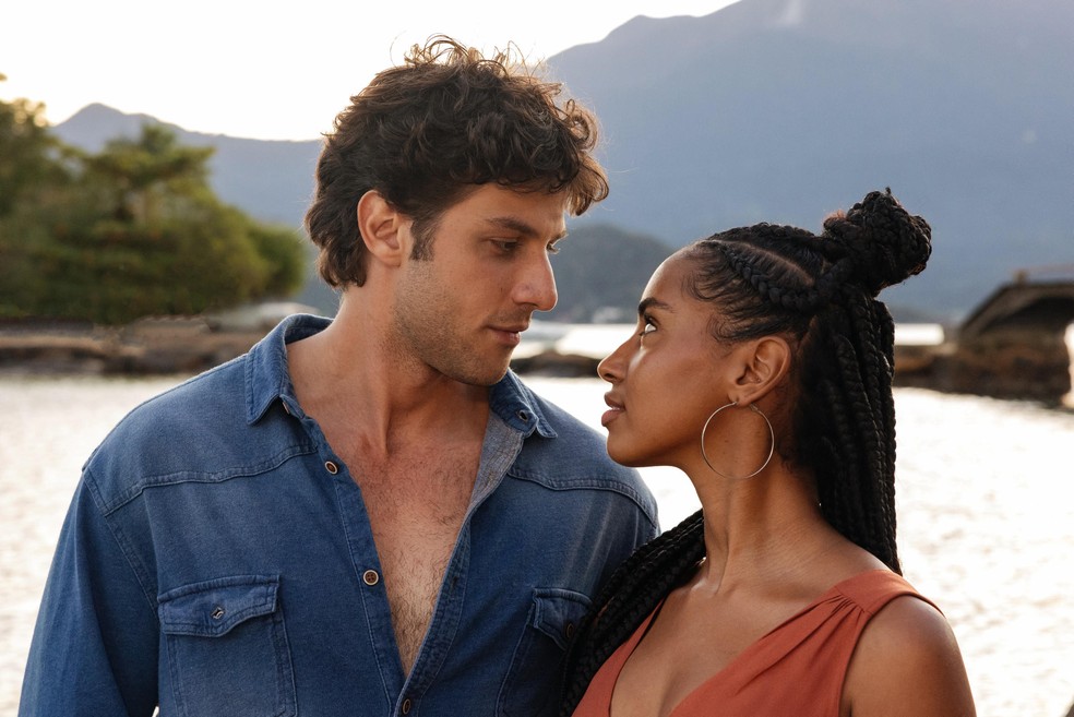 Chay Suede e Gabz como Mavi e Viola em Mania de Você — Foto: Globo/Manoela Mello
