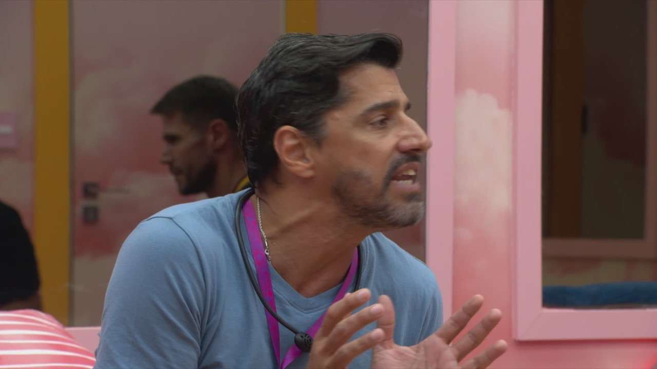 Aos gritos, Milena e Alberto Cowboy discutem