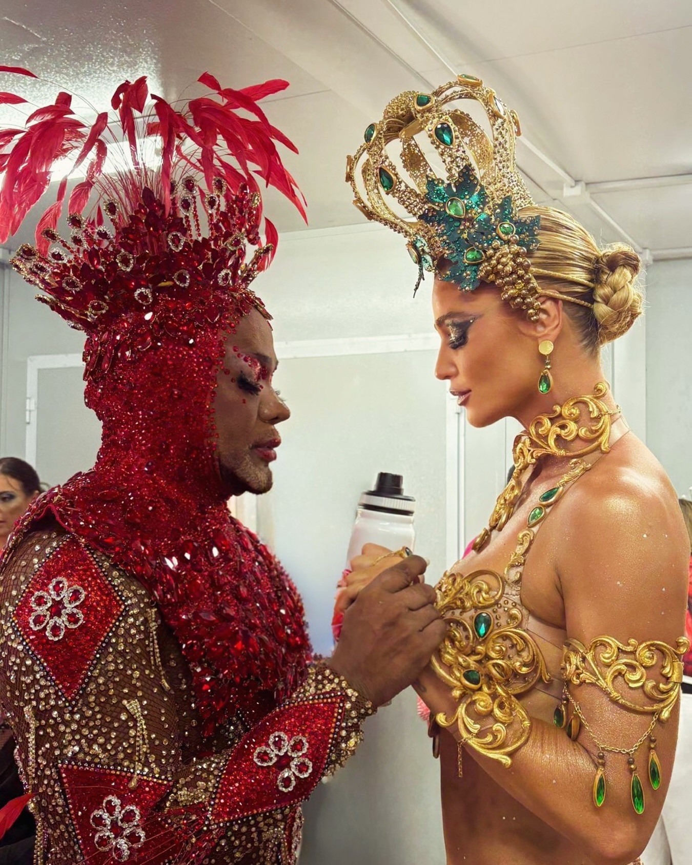 Carlinhos Salgueiro se declara para Cintia Dicker: 'Prometa que vamos ficar sempre juntos'