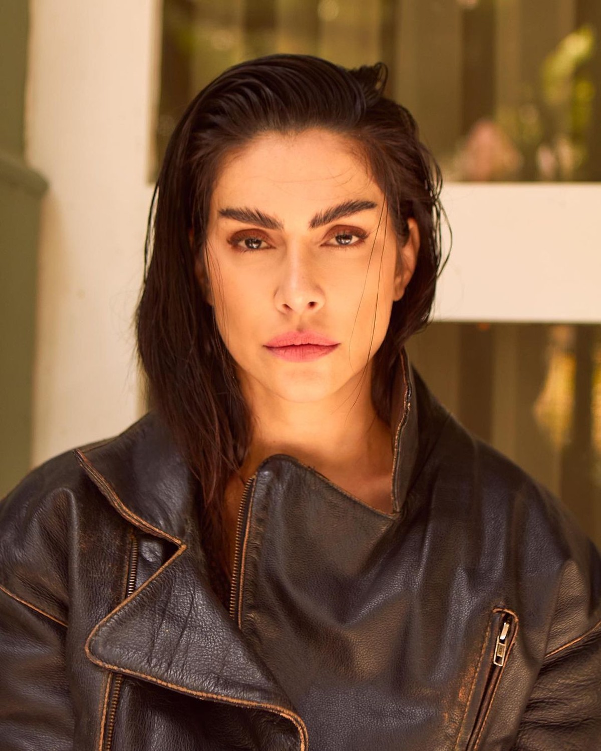 Cleo lança primeiro álbum e afirma sobre críticas: &lsquo;Entram por um