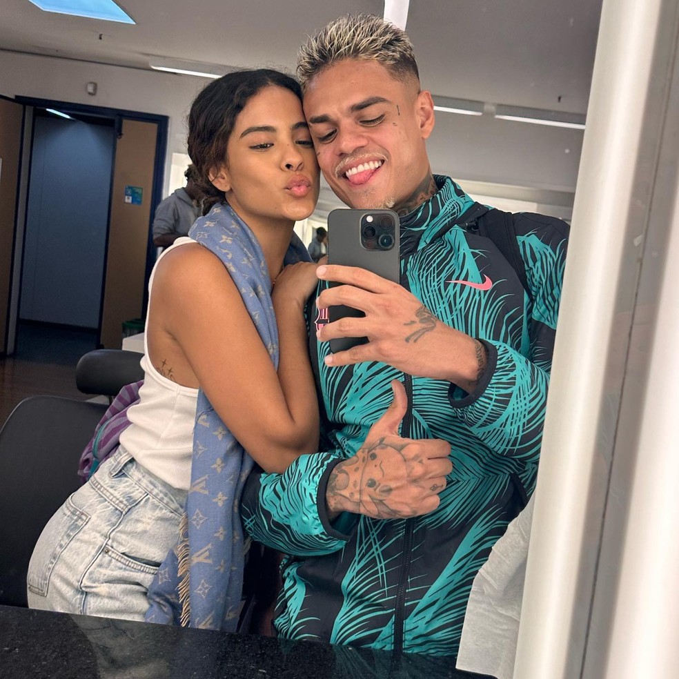 Bella Campos e MC Cabelinho estavam juntos desde outubro de 2022 e se conheceram nos bastidores de Vai na Fé — Foto: Reprodução/Instagram