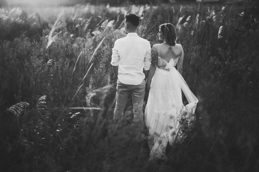 Viúvo de Isabel Veloso, Lucas Borbas se despediu após morte da influencer: 'Com ela, vai uma parte de mim' — Foto: Instagram