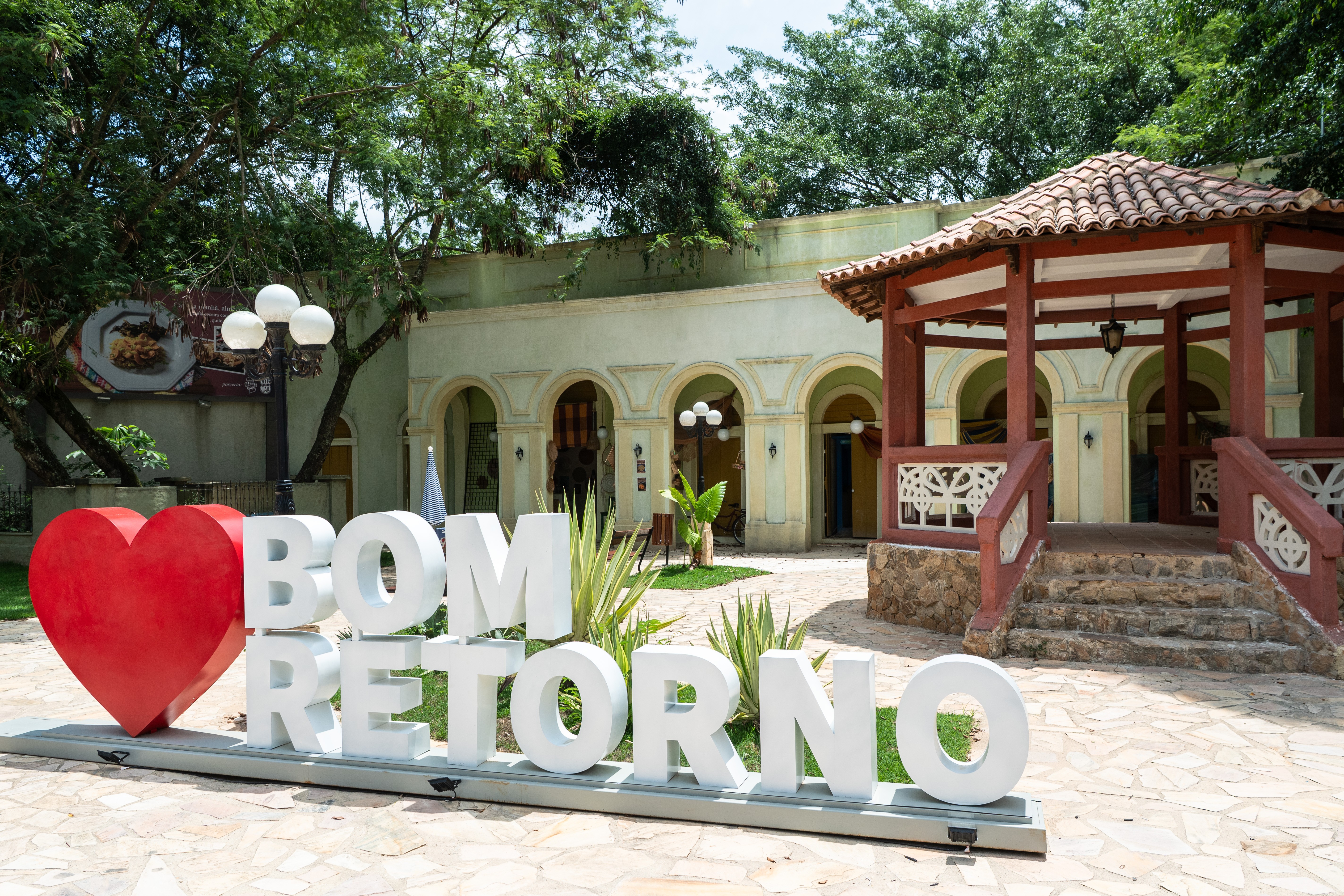 Coração Acelerado: conheça as inspirações da cidade cenográfica da novela