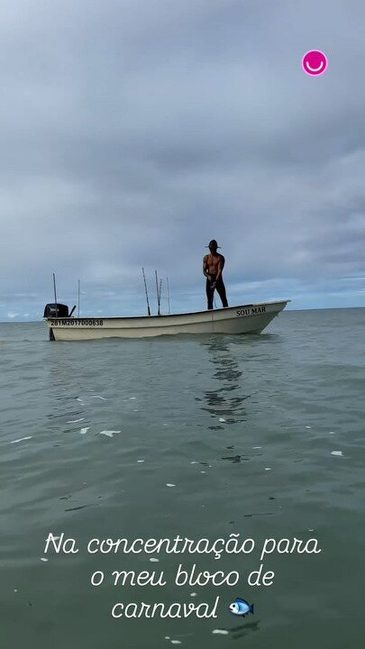 Enquanto Ivete Sangalo agita Salvador em trio, ex-marido sai em pescaria