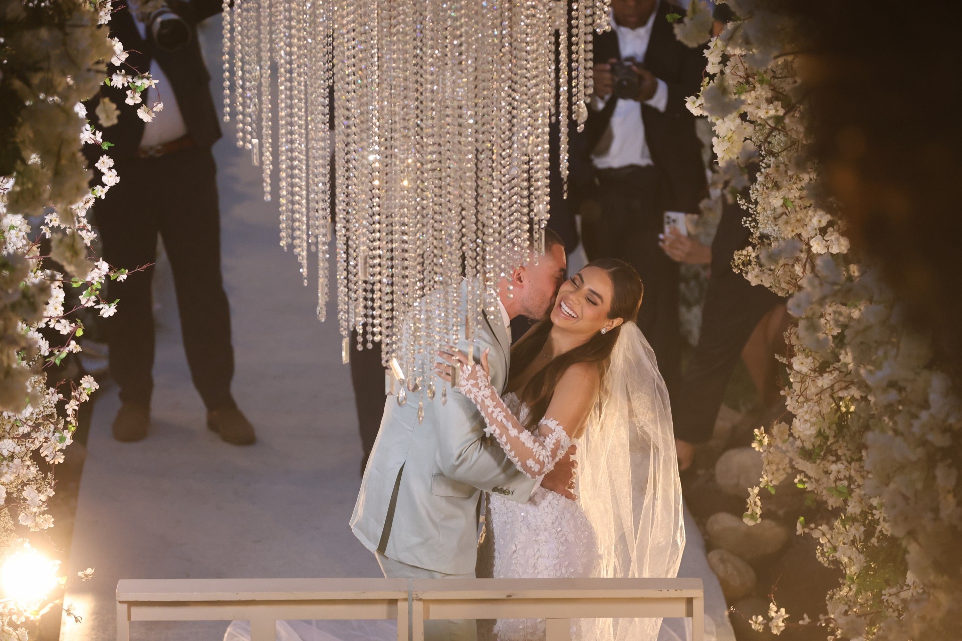 Casamento luxuoso de Lexa e Ricardo Vianna teve homenagem à filha, troca de vestidos e repercussão de look; veja o que rolou