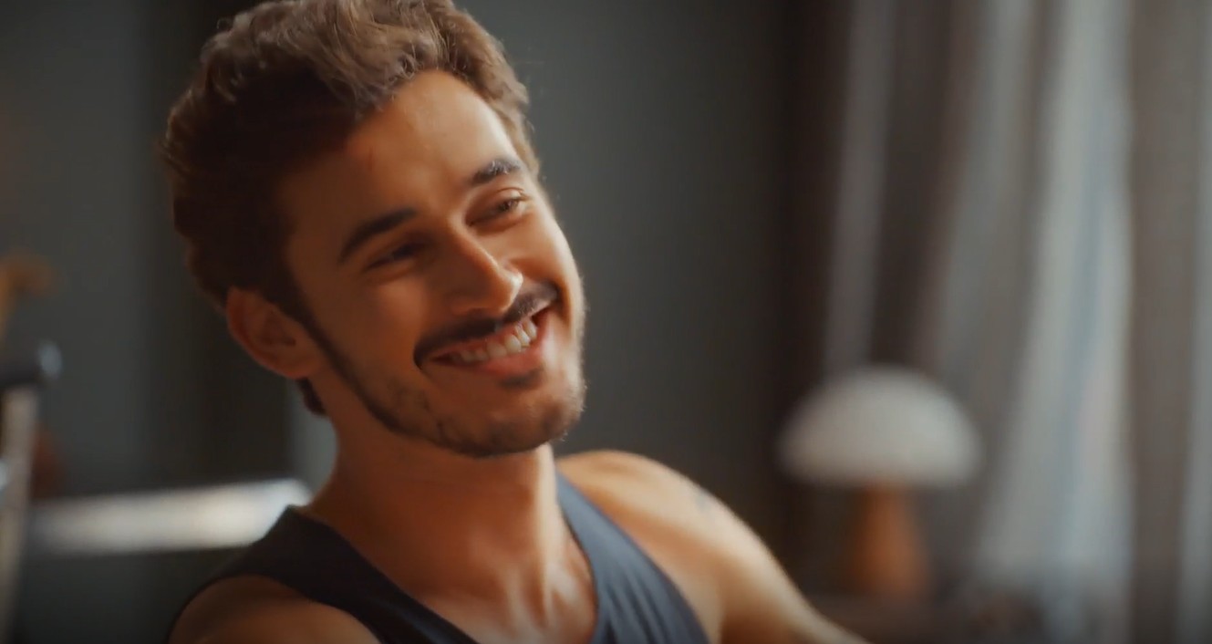 Em Coração Acelerado, Agrado e João Raul são tietados pelas ruas de Bom Retorno