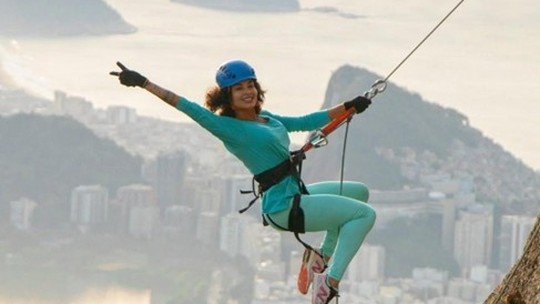 Aline Campos, do BBB 26, já teve uma banda e sofreu uma lesão grave jogando futebol