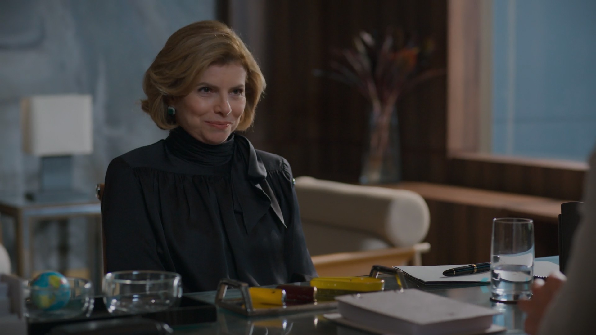 Vale Tudo: Odete se aproxima de Marco Aurélio para dar o bote