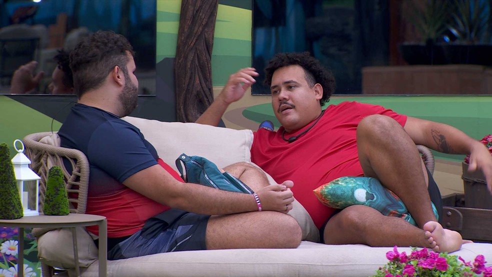 No BBB 24, Lucas Henrique e Michel se resolvem após longa DR — Foto: Globo