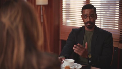 Hans ameaça Gina e manda ela envenenar Vênus