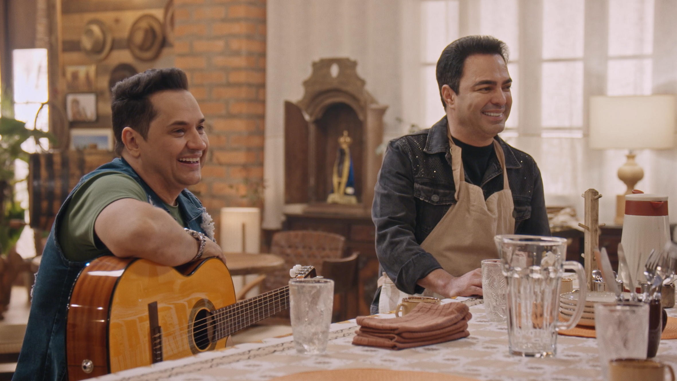 Camarguinho lembra situação inusitada com fã ao ser confundido com o irmão, Zezé di Camargo: 'Dei autógrafo'