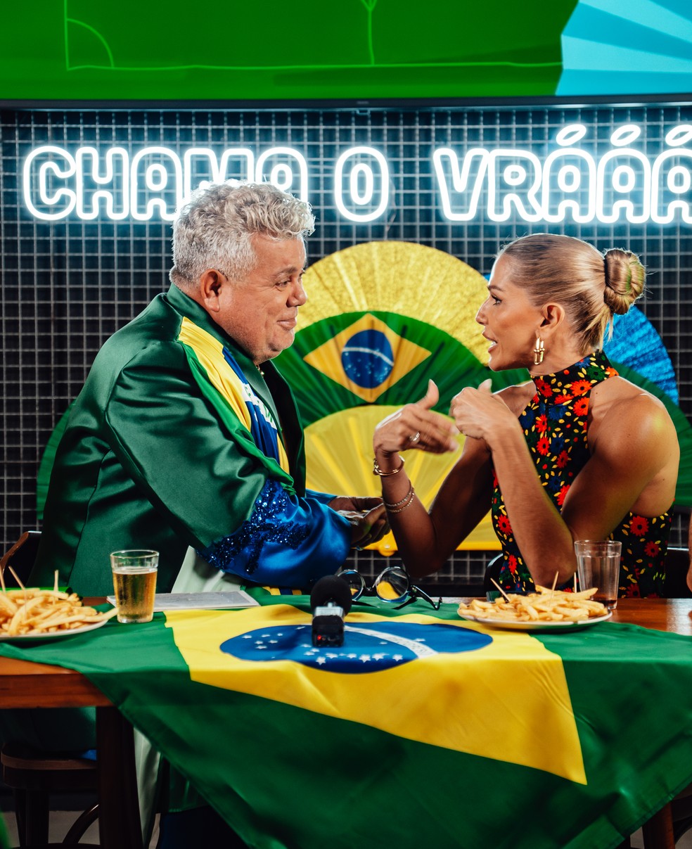 Milton Cunha e Deborah Secco no Chama o Vrááá — Foto: Wagner Rodrigues/gshow