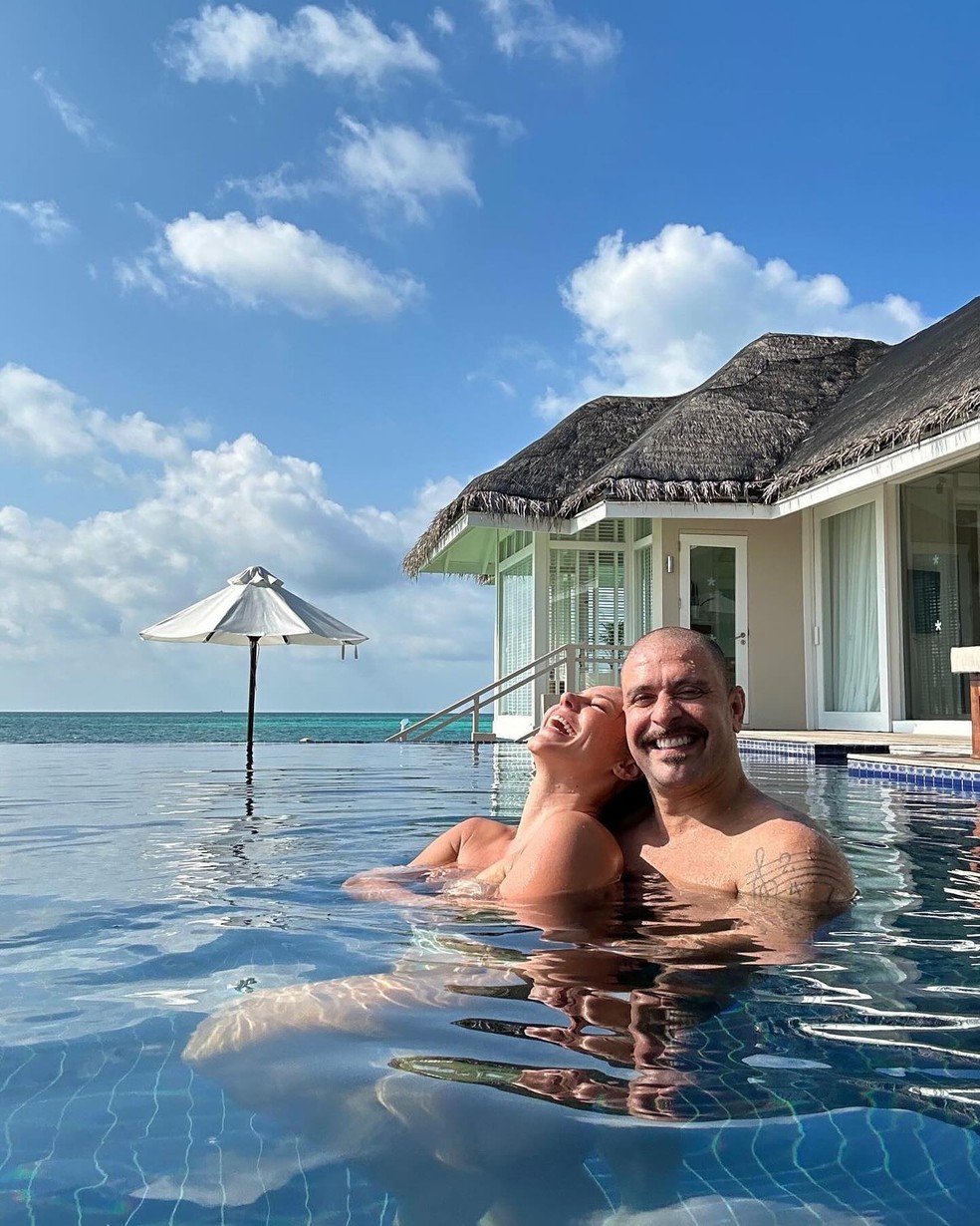 Paolla Oliveira e Diogo Nogueira na piscina  Foto: Instagram