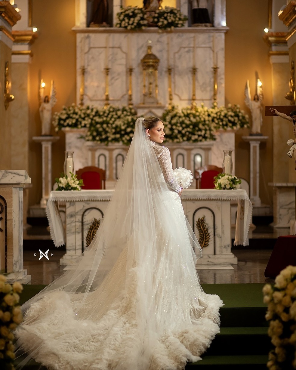 O vestido de noiva usado por Camila Ângelo em seu casamento com Hulk — Foto: Reprodução/Instagram