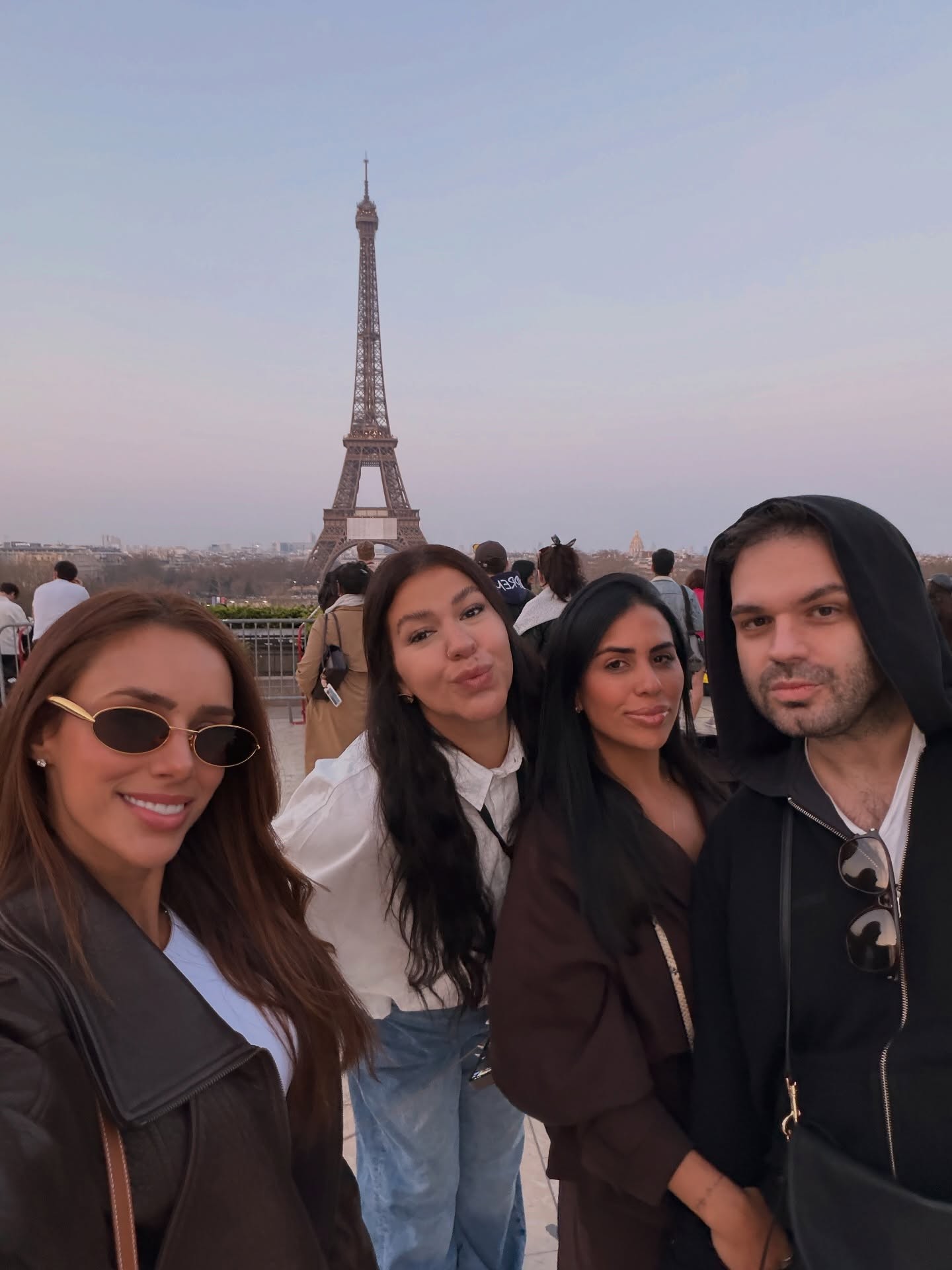 Bruna Biancardi abre álbum de fotos em Paris