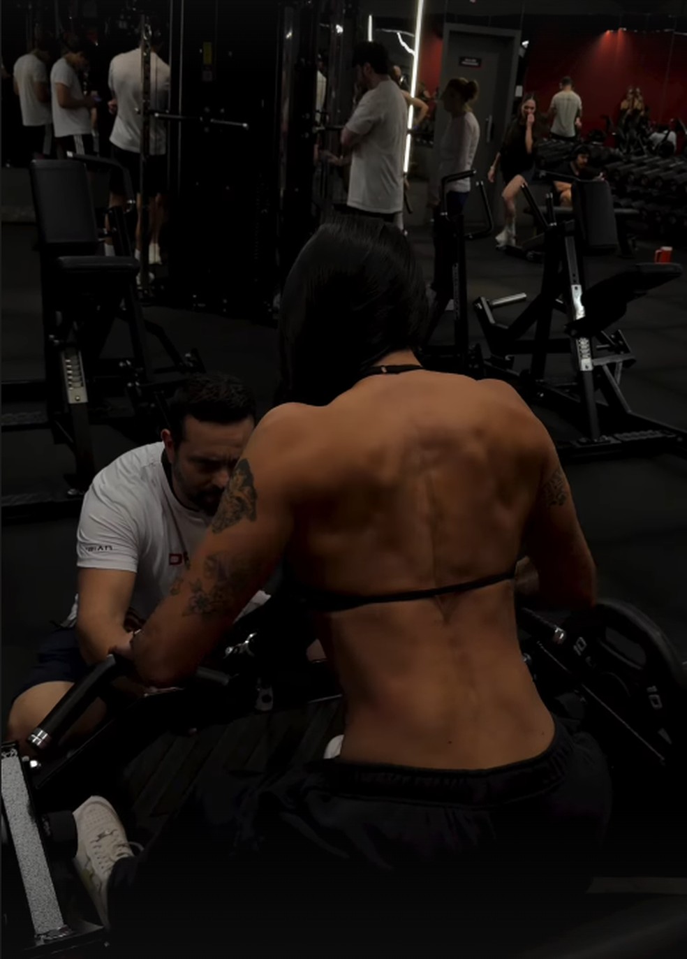 Ana Castela compartilha treino de costas e exibe músculos definidos — Foto: Reprodução / Instagram