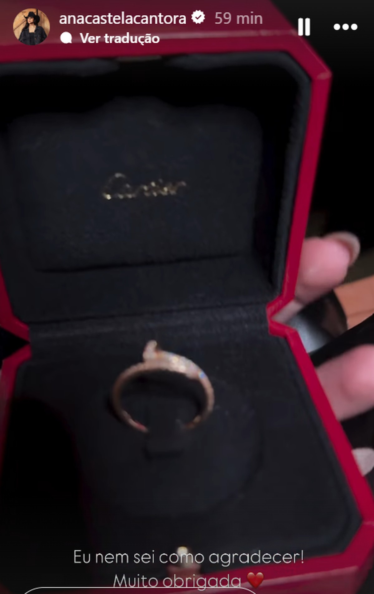 Ana Castela é presenteada com anel de R$ 48 mil