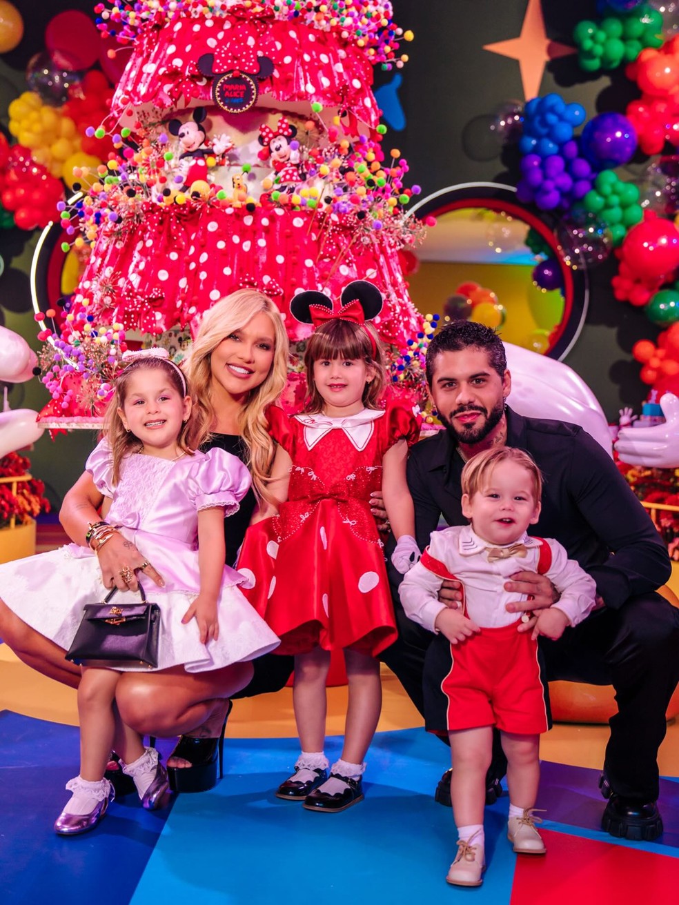 Virginia Fonseca e Zé Felipe com os filhos — Foto: Reprodução Instagram