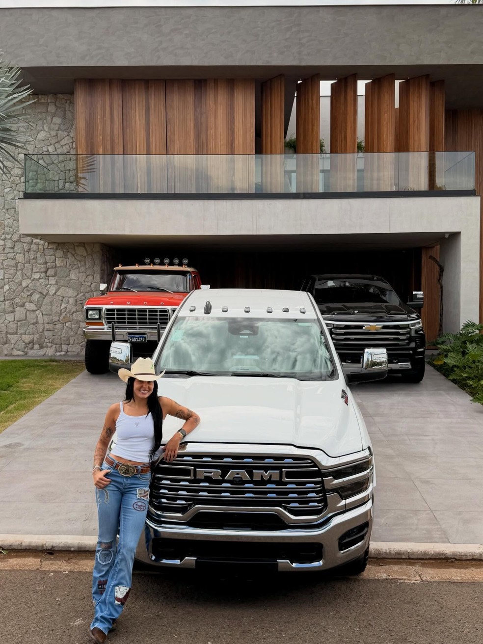 Ana Castela adiciona Dodge Ram à coleção de carros — Foto: Reprodução/Instagram