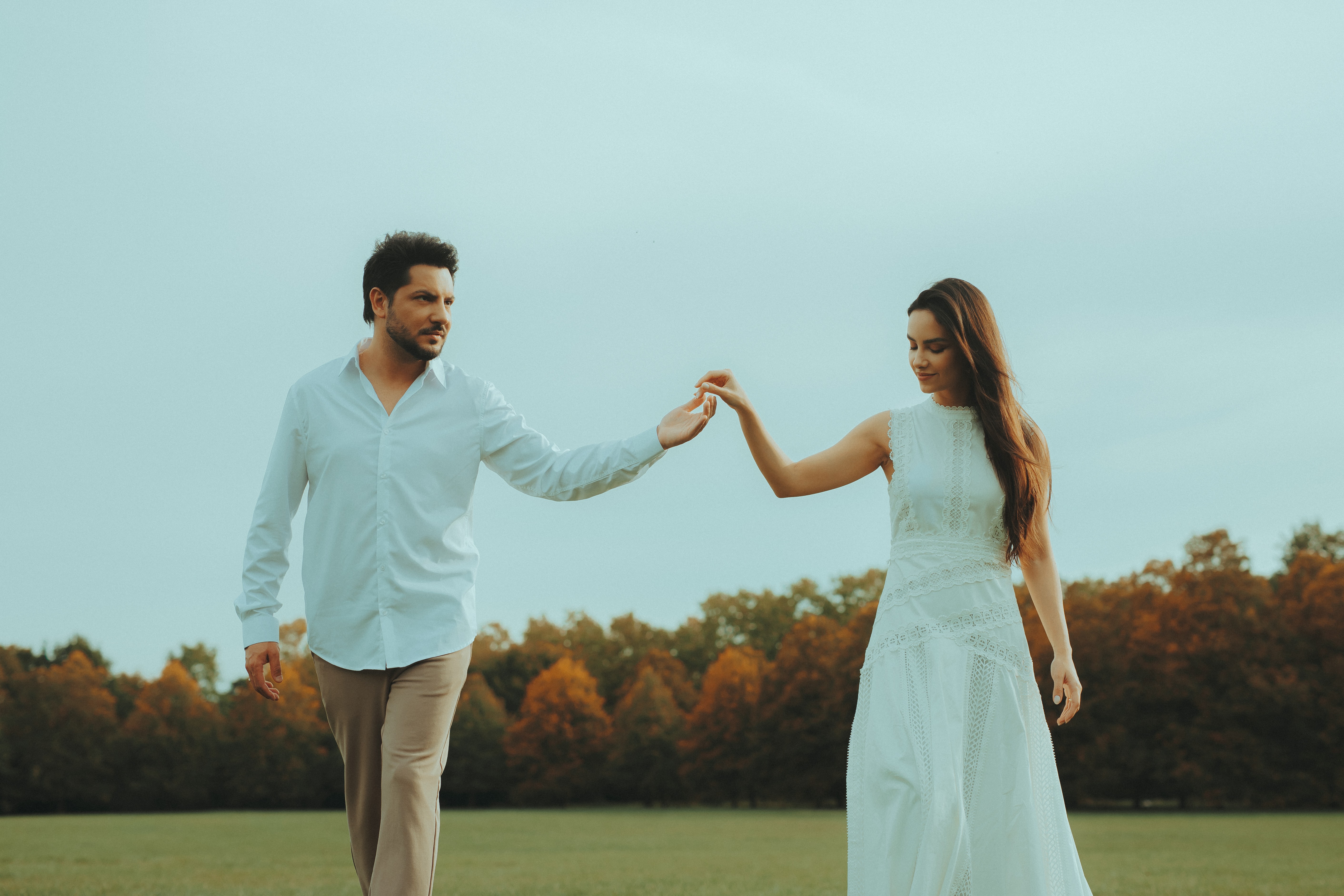 Thiago, da dupla com Thaeme, e Geórgia Fröhlic contam detalhes de festão de casamento em 2026