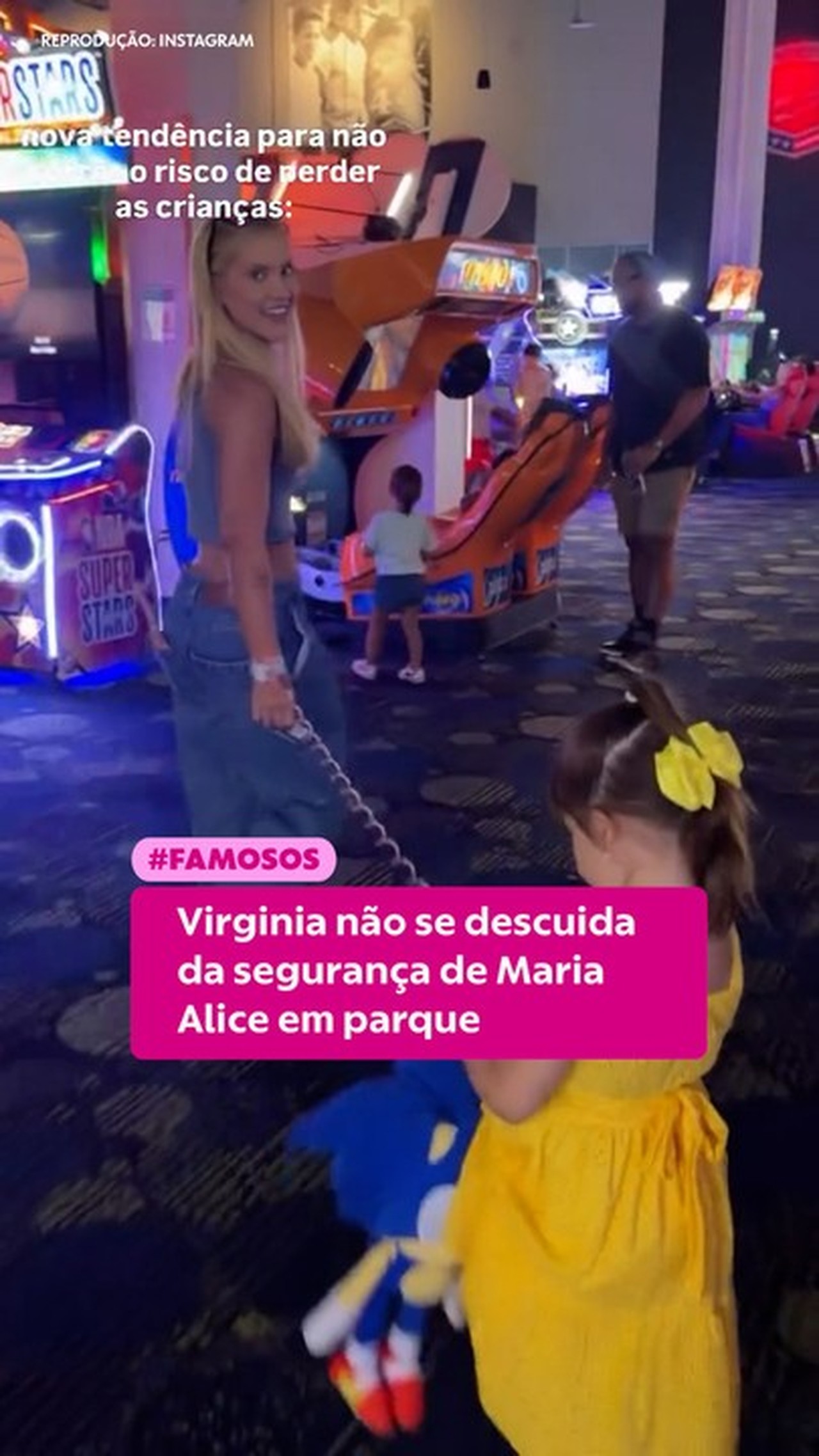 Virginia não se descuida da segurança de Maria Alice em parque e segue trend; veja