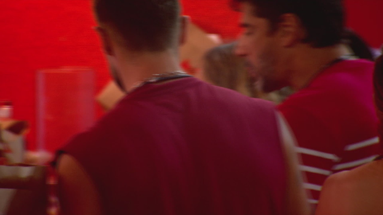 Ana Paula Renault e Alberto Cowboy trocam farpas durante a festa, e sister dispara: 'Não me subestime'