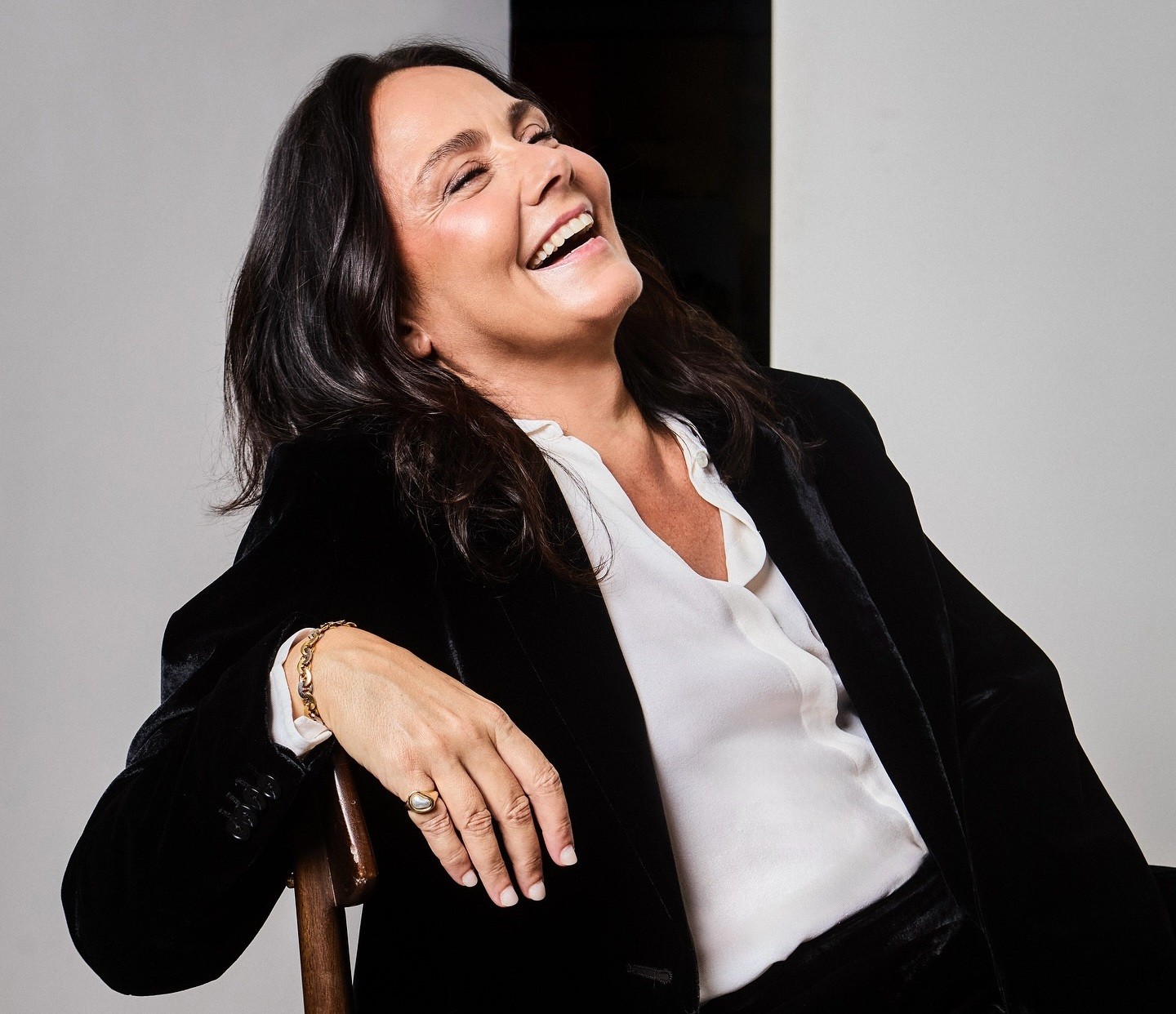 Diretora de Sob Pressão, Mini Kerti troca o drama pela comédia em Juntas & Separadas: 'Novo para mim'