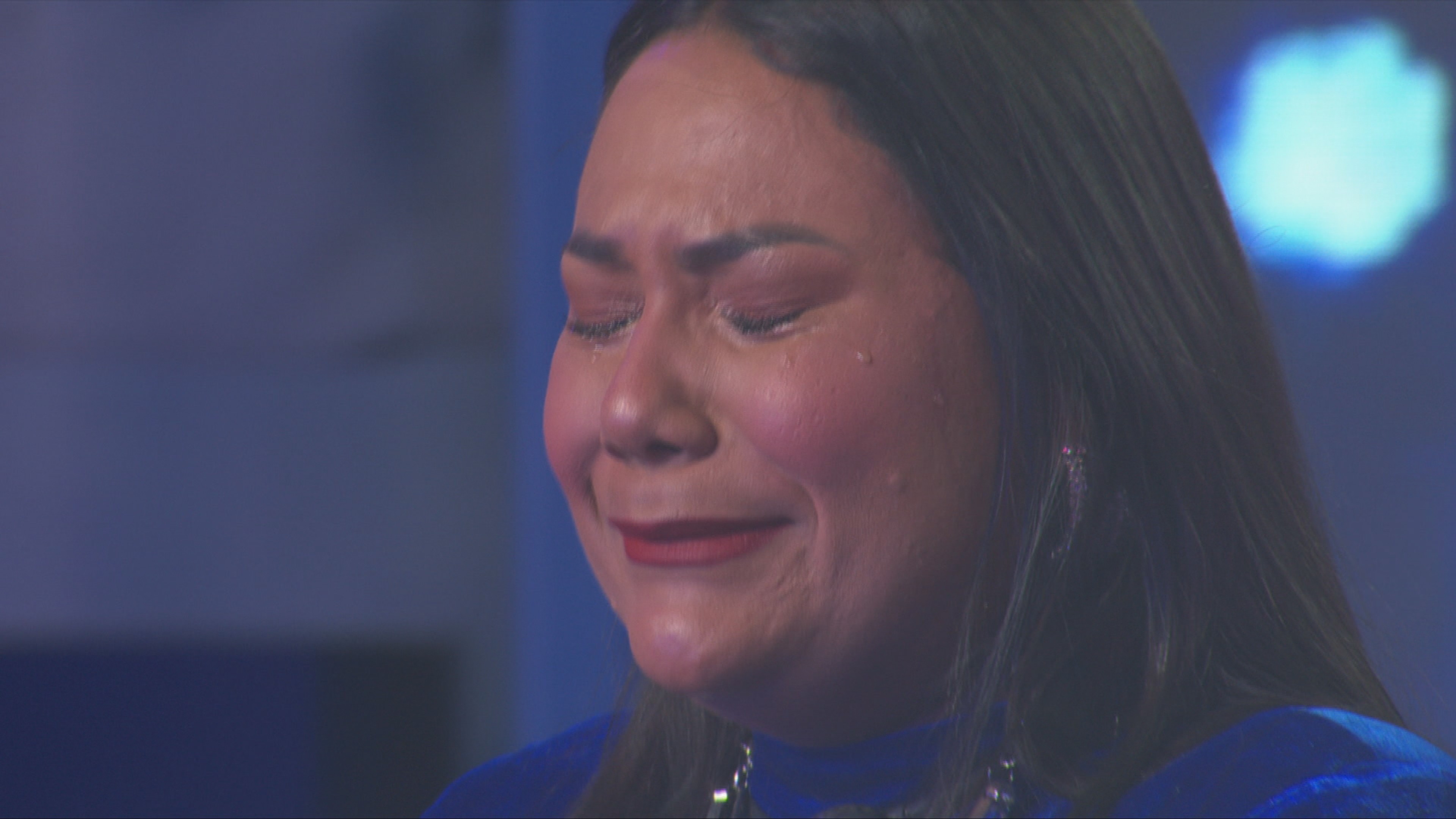 IZA canta 'Fé' no BBB 26, e Chaiany se emociona