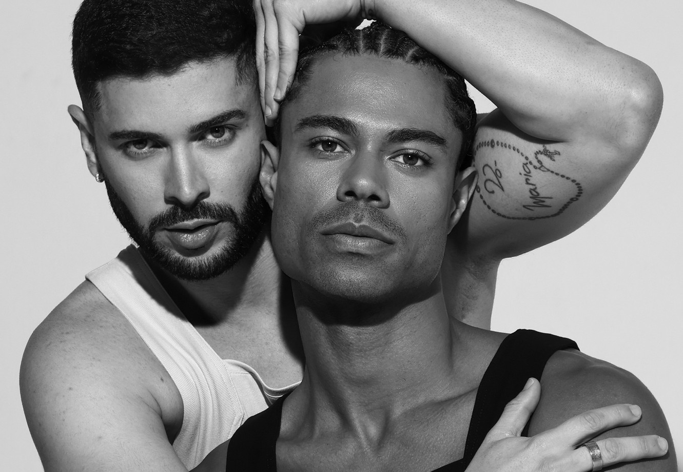 Marcelo e Breno posam juntos para ensaio e comentam status de relacionamento após BBB 26