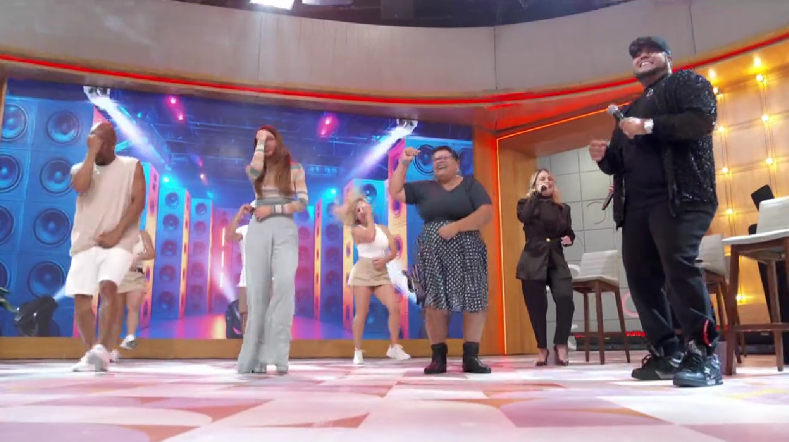 Com Barões da Pisadinha, Patrícia Poeta faz aula de piseiro e mostra gingado; veja