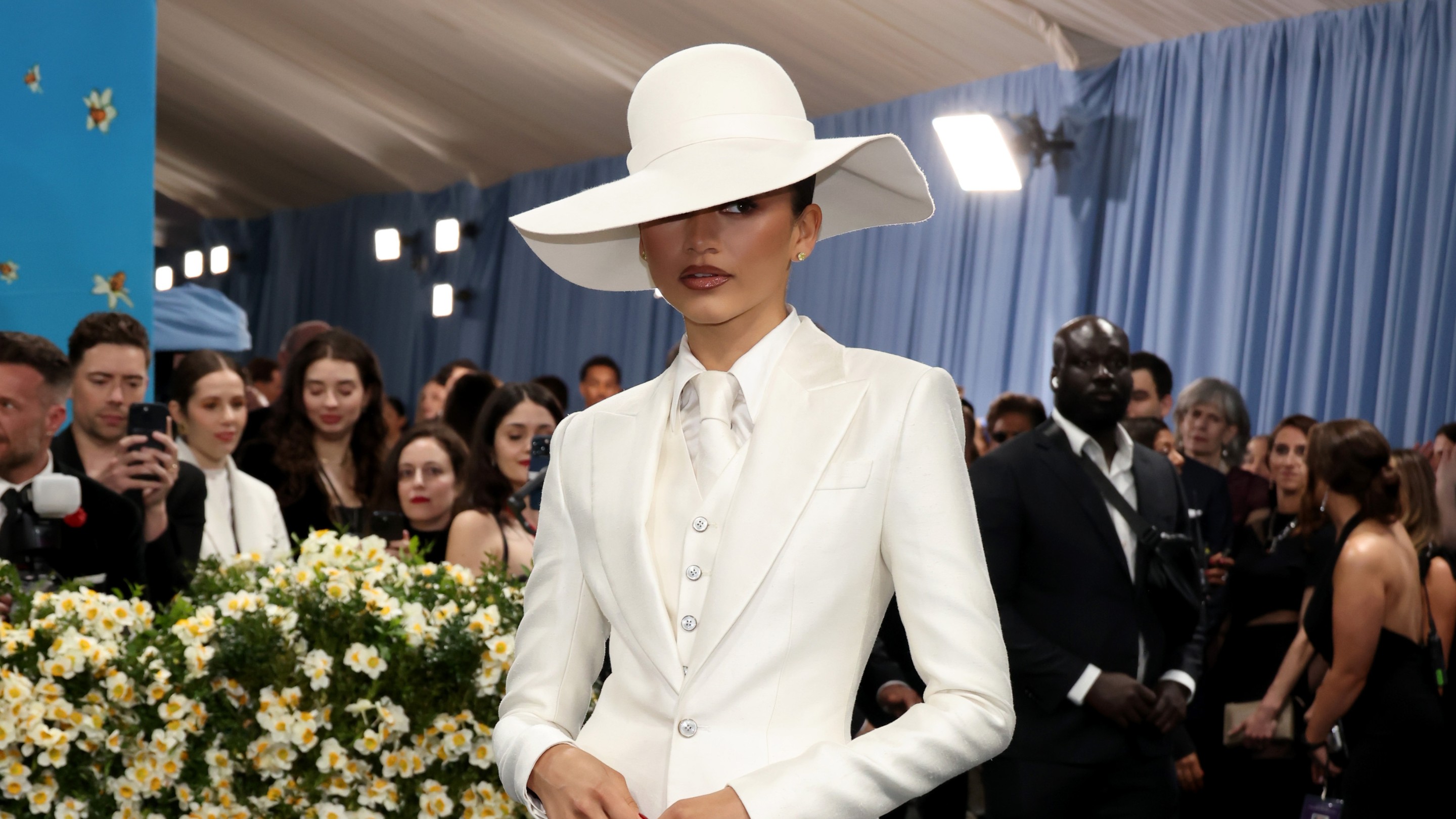 Stylist de Zendaya se surpreende com looks idênticos no Met Gala: 'Morrendo com isso'