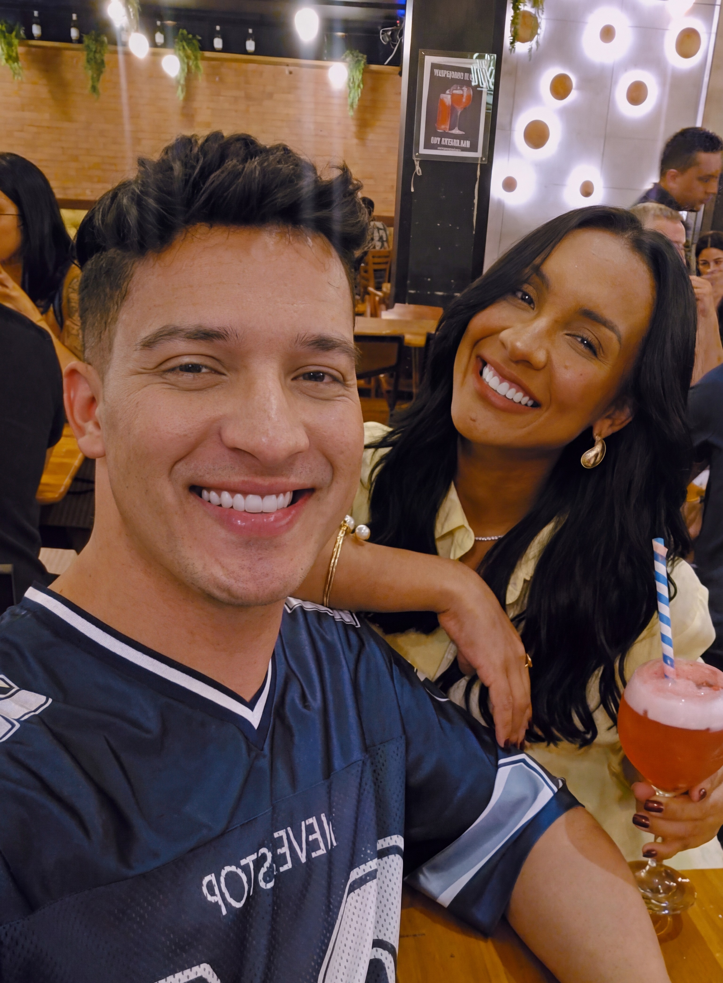 Irmão de Maxiane comenta beijo entre influenciadora e Jonas Sulzbach no BBB 26: 'Daria um casalzão'