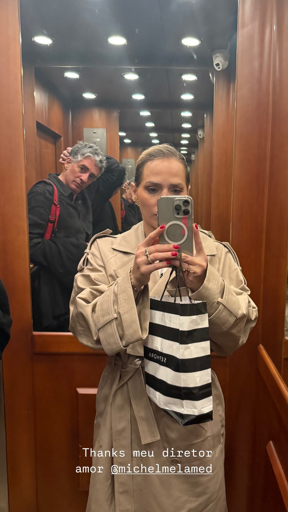 Após flagra em aeroporto, Letícia Colin posta com o ex-marido