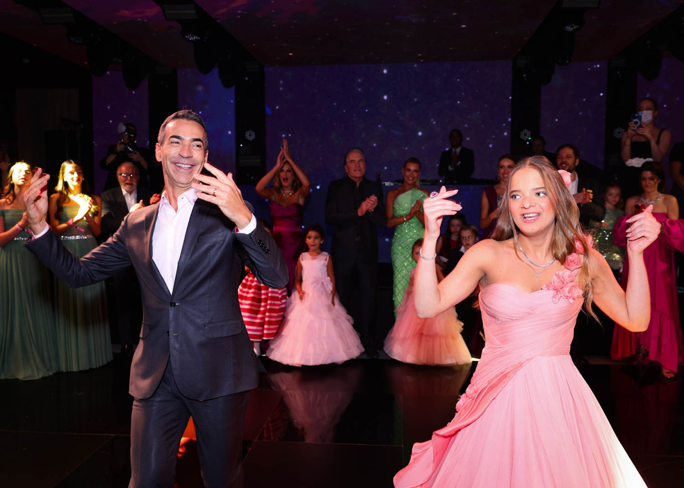 Cesar Tralli e Rafa Justus no momento da dança — Foto: Brazil News