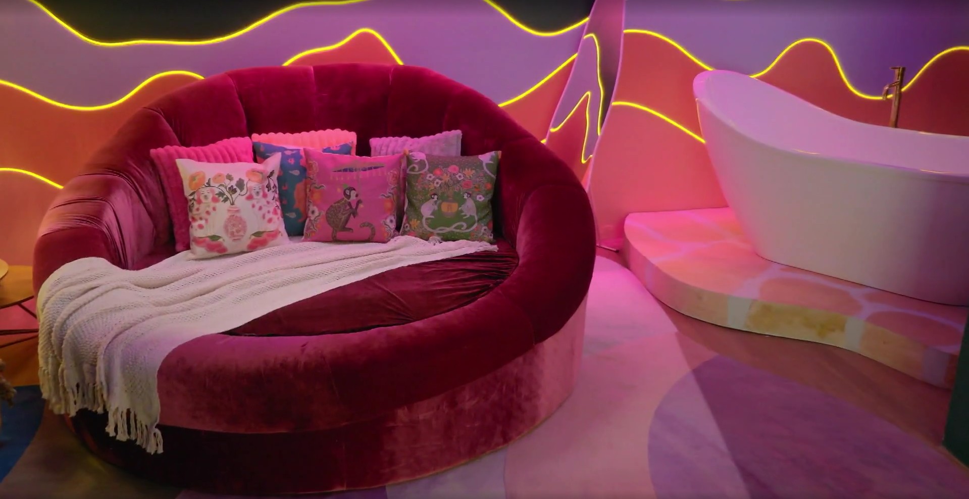 Túnel do Amor: Date Shippe, Love Fone, Troca e mais; entenda as dinâmicas do reality