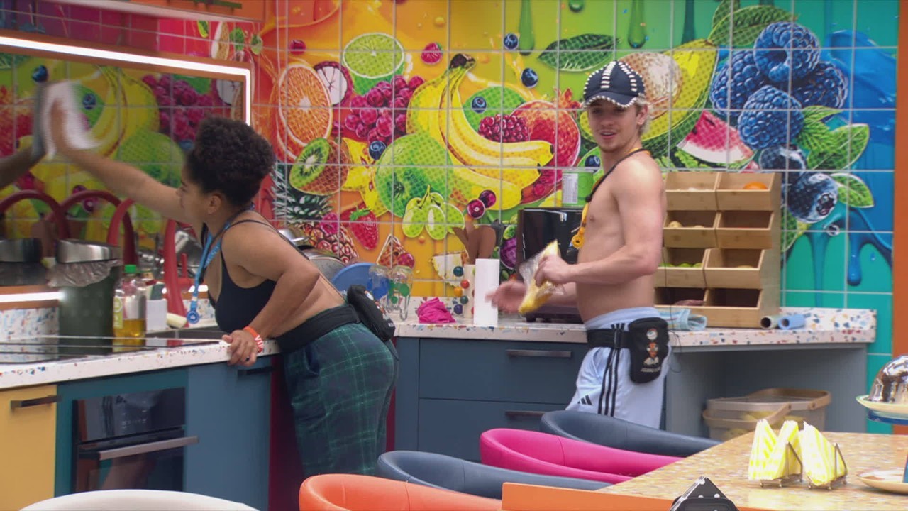 Juliano Floss chama Milena para ver Ana Paula Renault dormindo na cama de sua rival