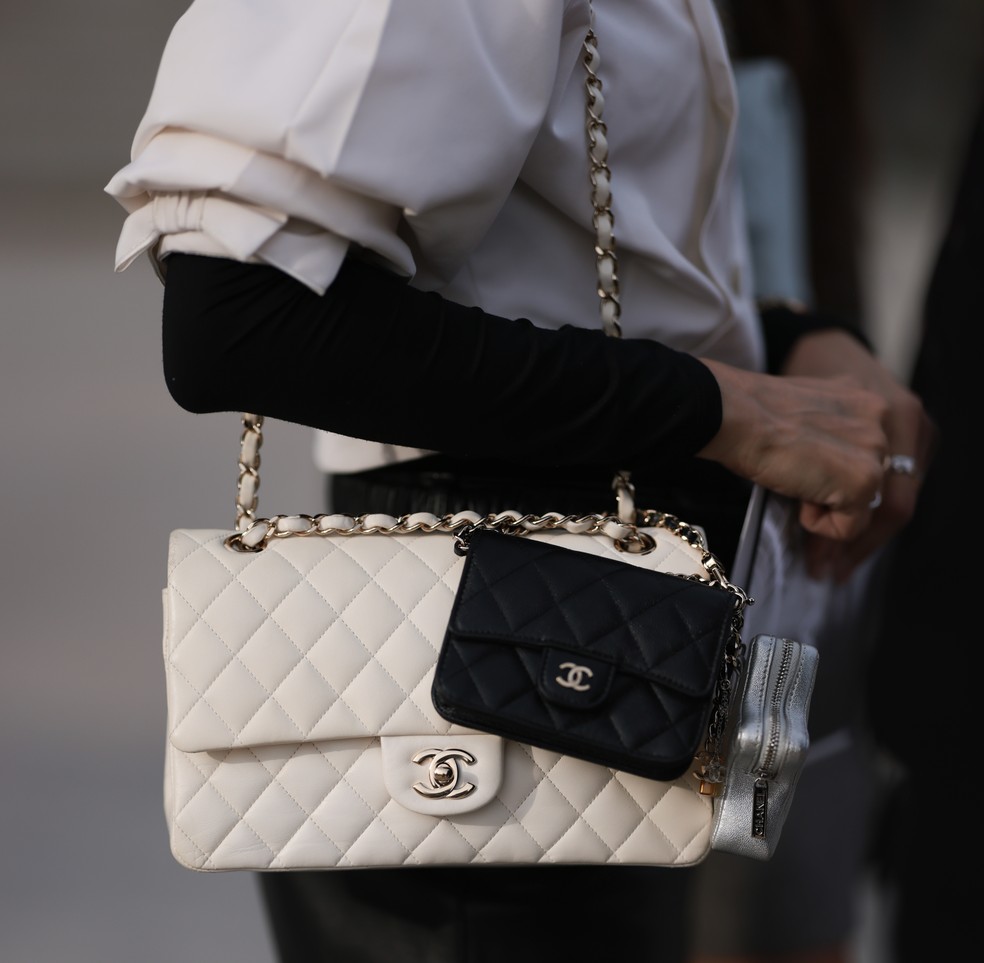 Chanel vira alvo de polêmicas após publicar vídeo com processo de fabricação de bolsa de R$ 61 mil — Foto: Getty Images