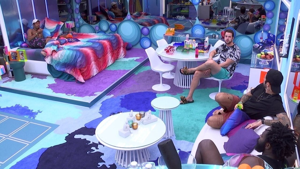 No Quarto Do Líder Do Bbb 22 Brothers Especulam Sobre Saída De Arthur