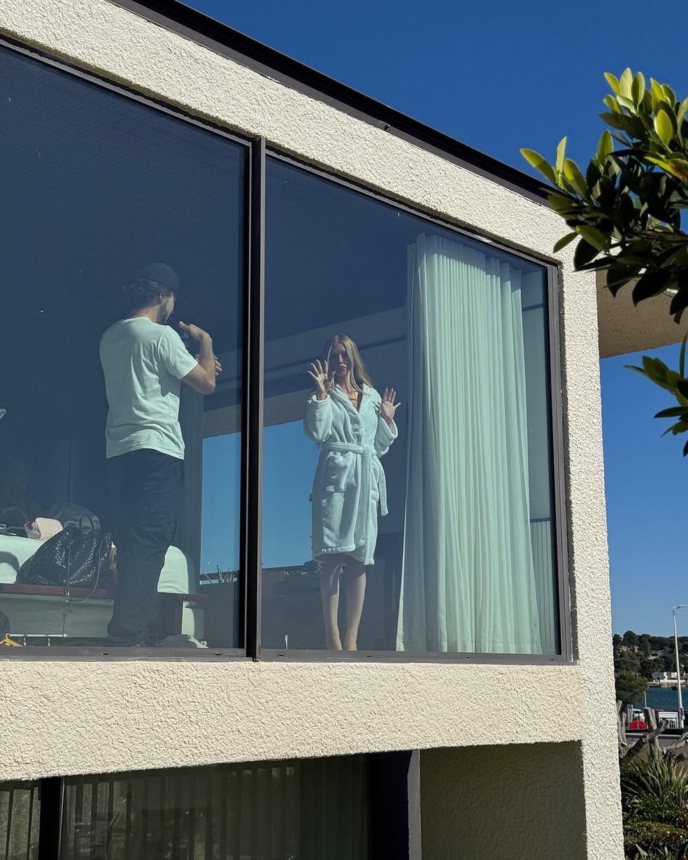 Marina Ruy Barbosa posta fotos de bastidores após Cannes: 'Antibiótico, cama e gatos' — Foto: Reprodução/Instagram