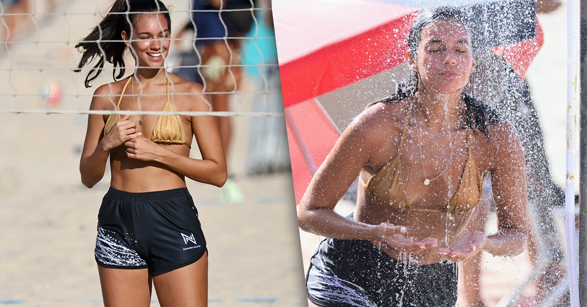 Alane Dias joga altinha e se refresca do calor em praia do Rio