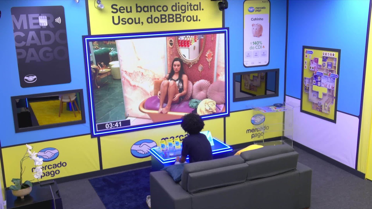 Enquanto ouve Jordana, Breno dispara: 'VTzeira sempre'